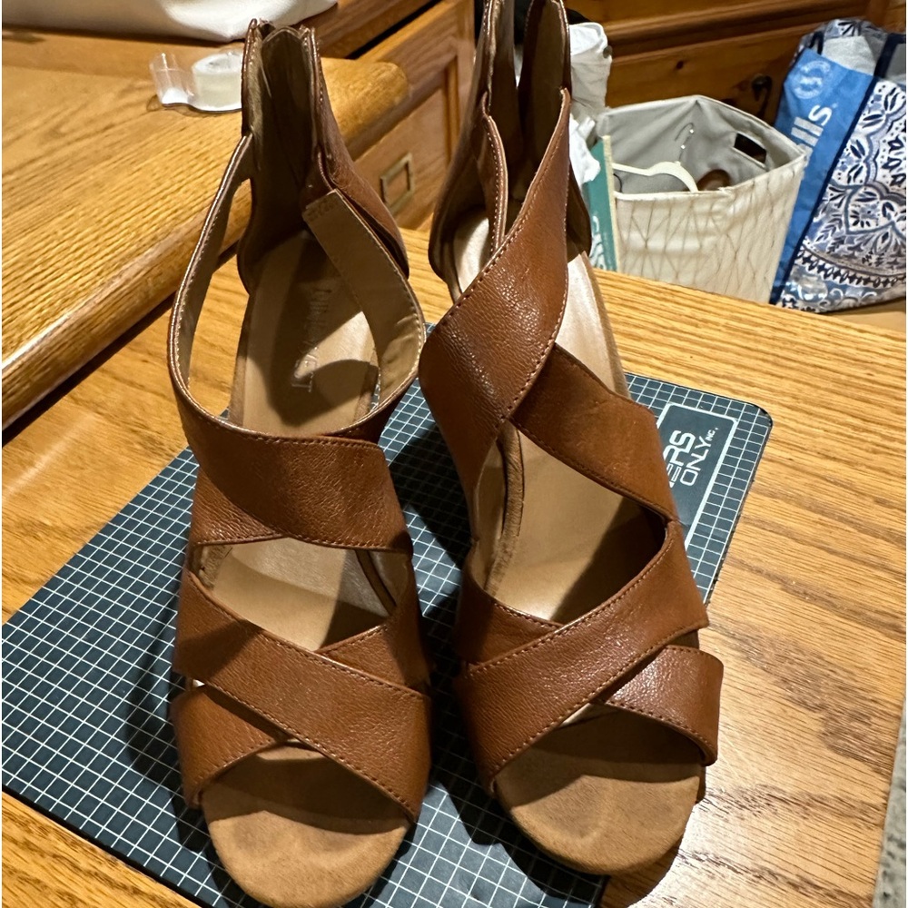 Nine  west size 6 1/2wedge heels